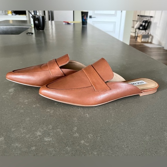 STEVE MADDEN Leather Flavor Flat Mule, Sz 8 - Picture 3 of 9